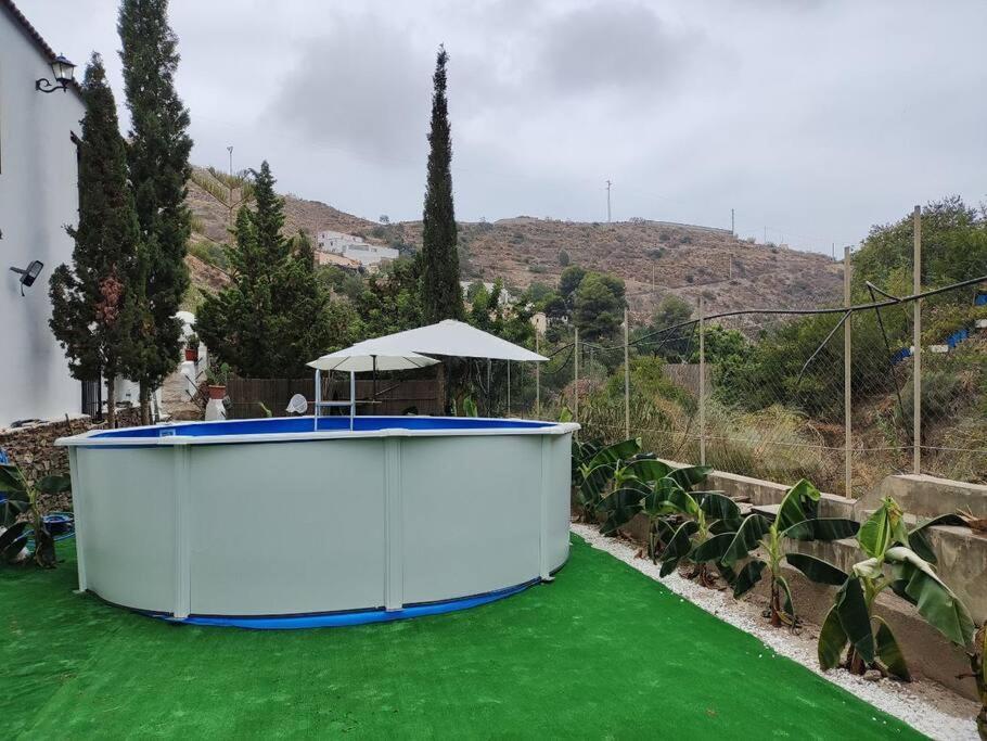 Casa En El Valle De Guainosaltos Адра Екстериор снимка